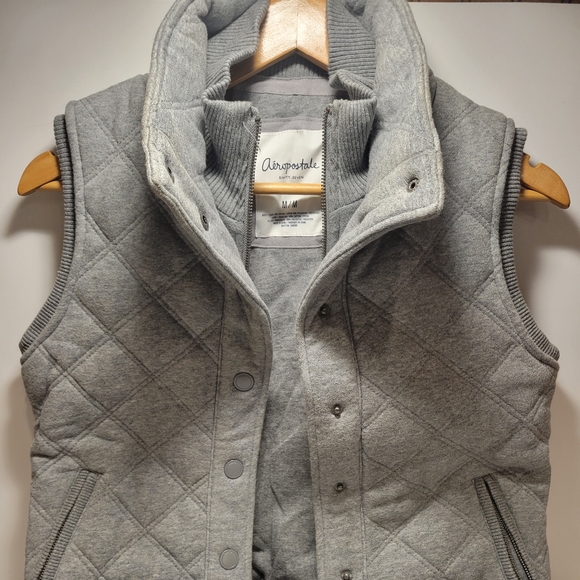 Aeropostale Jackets & Blazers - Aeropastale Quilted Vest Women's Size M Light Grey